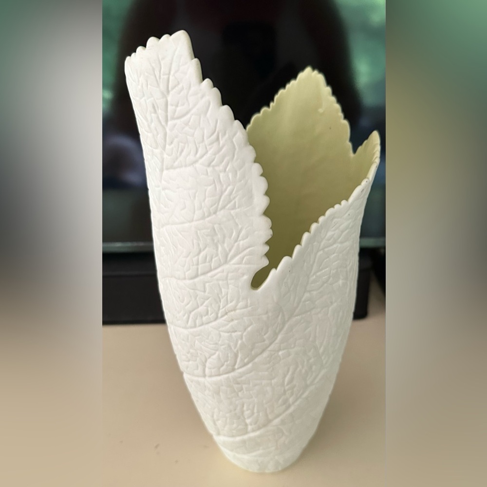 NEW NWT Anthropologie Handmade Fine Bone China Yvette Vase White Organic Leaves